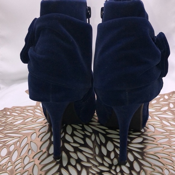 Lovely Royal Blue Velveteen Sash and Buckle Platform Ankle Booties Size 6 - Picture 5 of 8